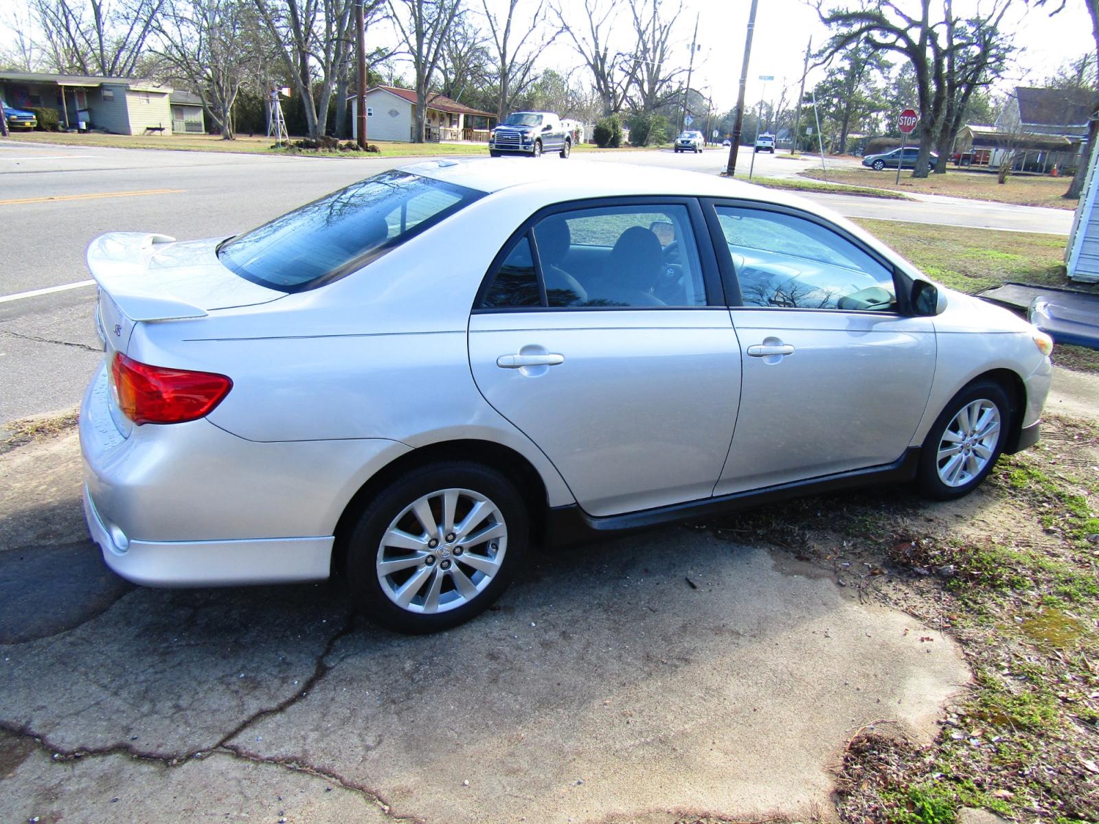 2010 Silver Toyota Corolla Base 4-Speed AT (2T1BU4EEXAC) with an 1.8L L4 DOHC 16V engine, Automatic transmission, located at 15016 S Hwy 231, Midland City, AL, 36350, (334) 983-3001, 31.306210, -85.495277 - Photo #7